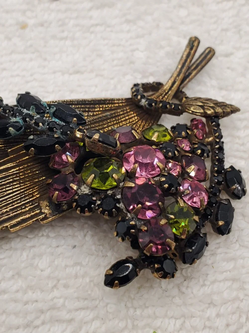 1 Gem stones Brooch, item # B- 1183,. wt.  24 grams.